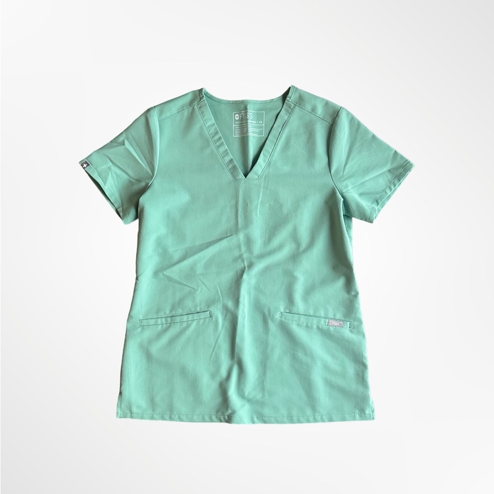 Figs Green scrub top with pockets #scrubs